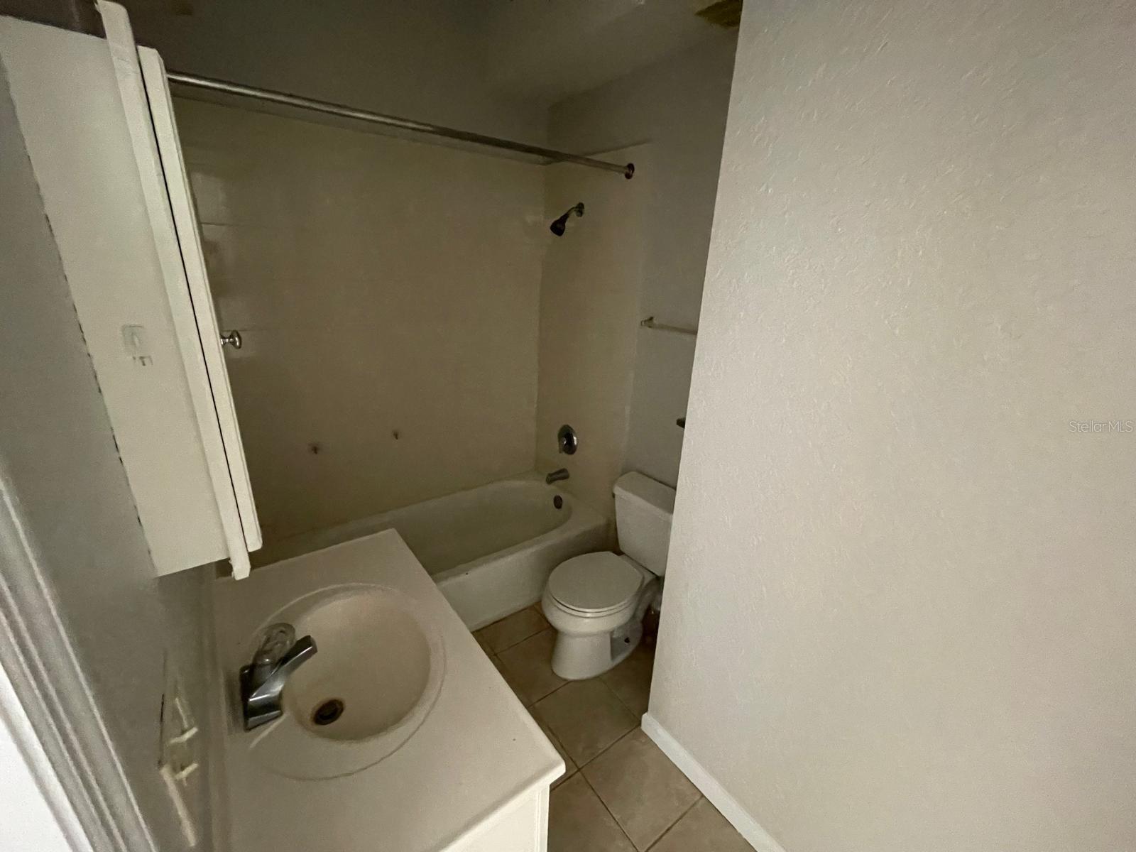 KINYONS H H ADD - Residential Lease