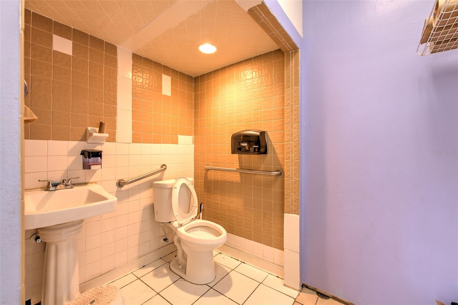 ORANGE TERRACE - Commercial Sale