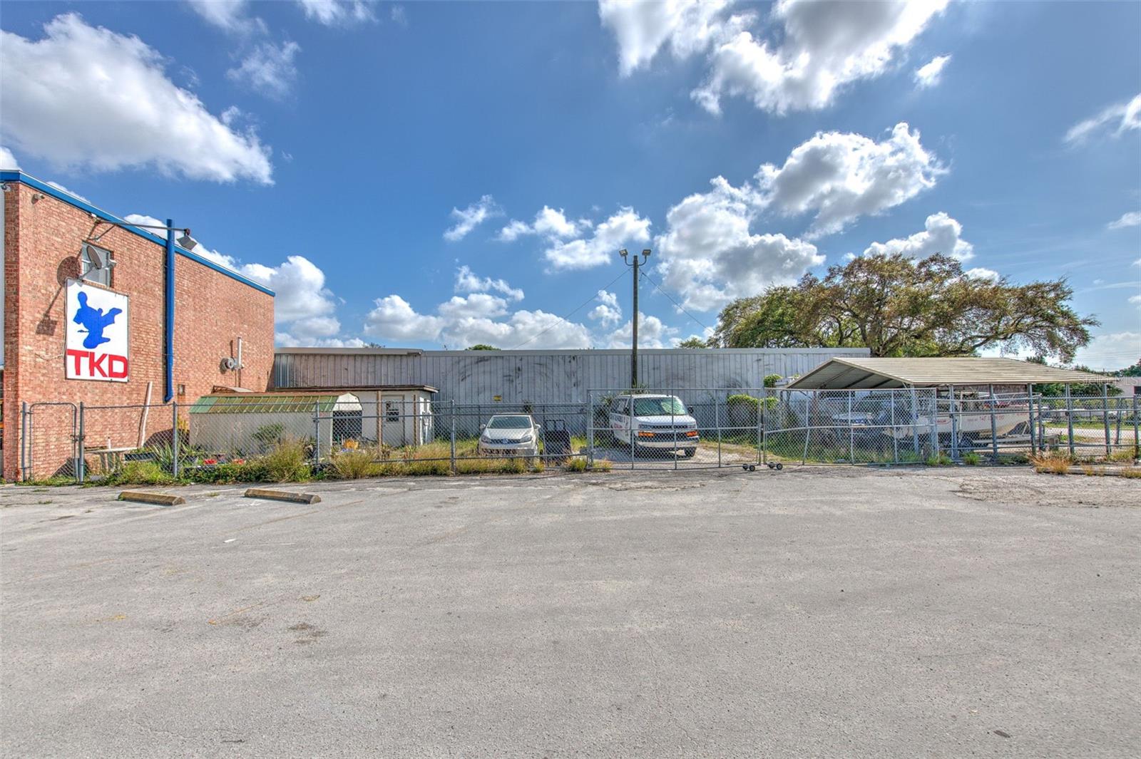 ORANGE TERRACE - Commercial Sale