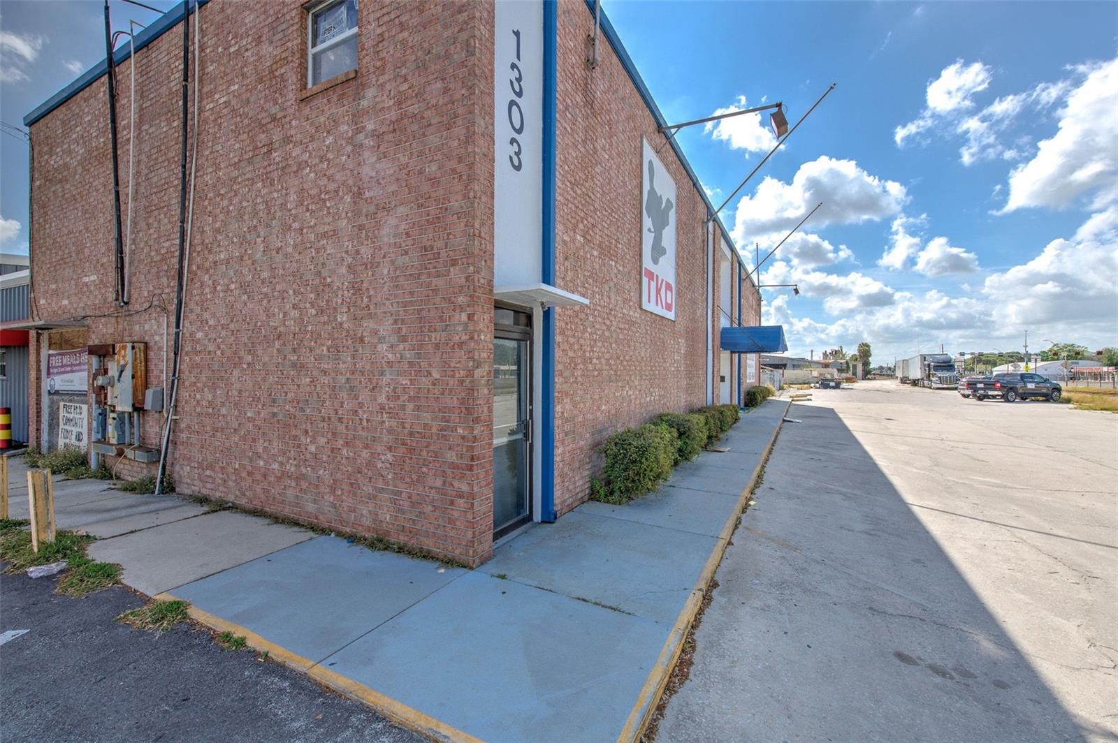 ORANGE TERRACE - Commercial Sale