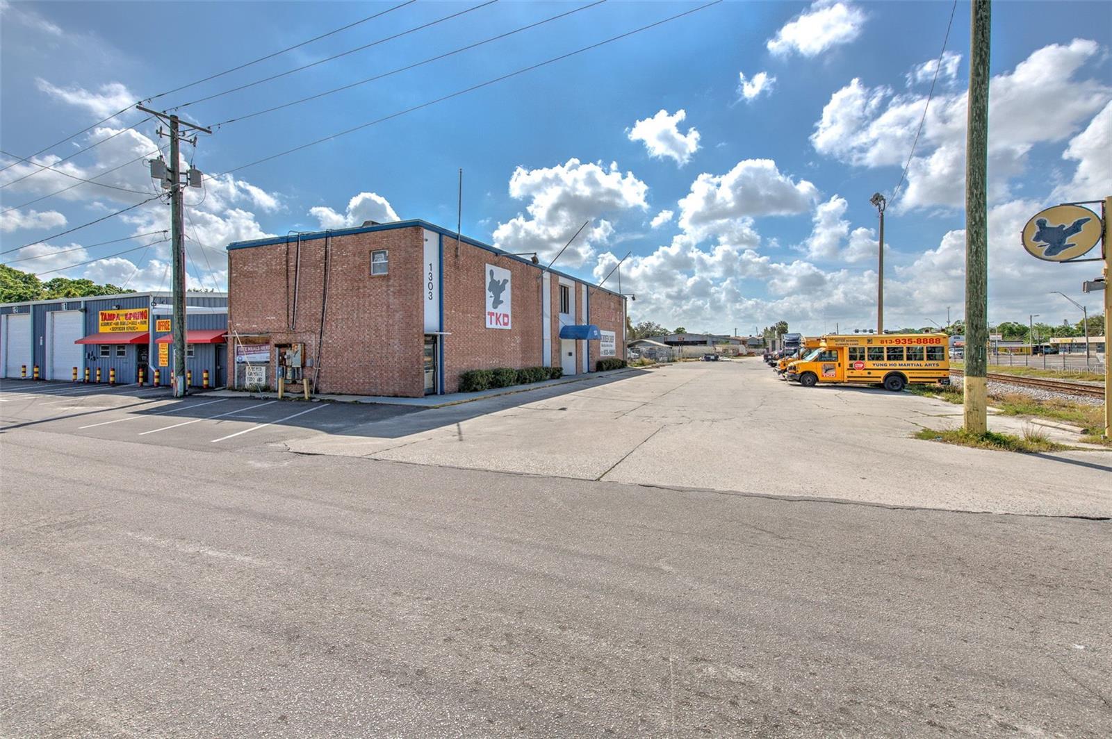 ORANGE TERRACE - Commercial Sale