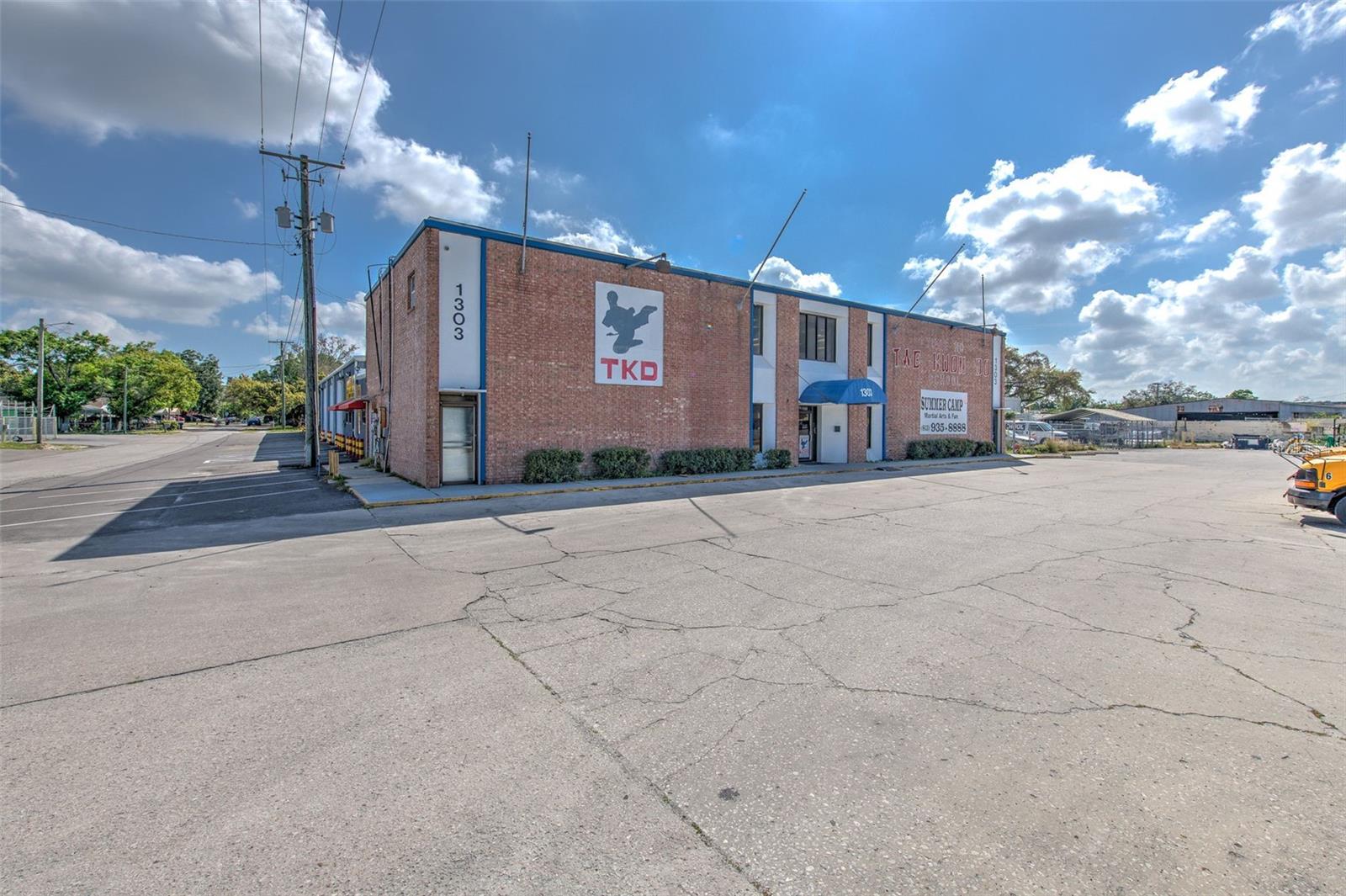 ORANGE TERRACE - Commercial Sale
