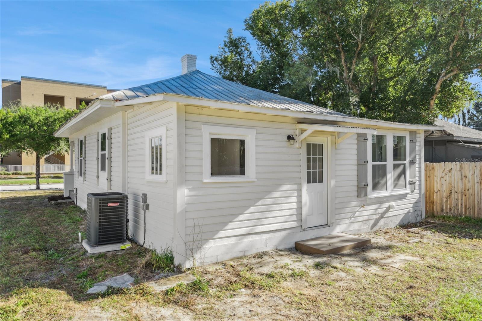 GROVELAND - Residential