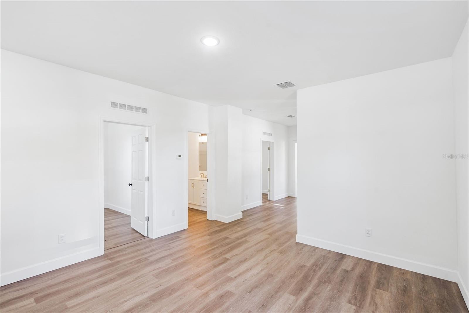 GROVELAND - Residential