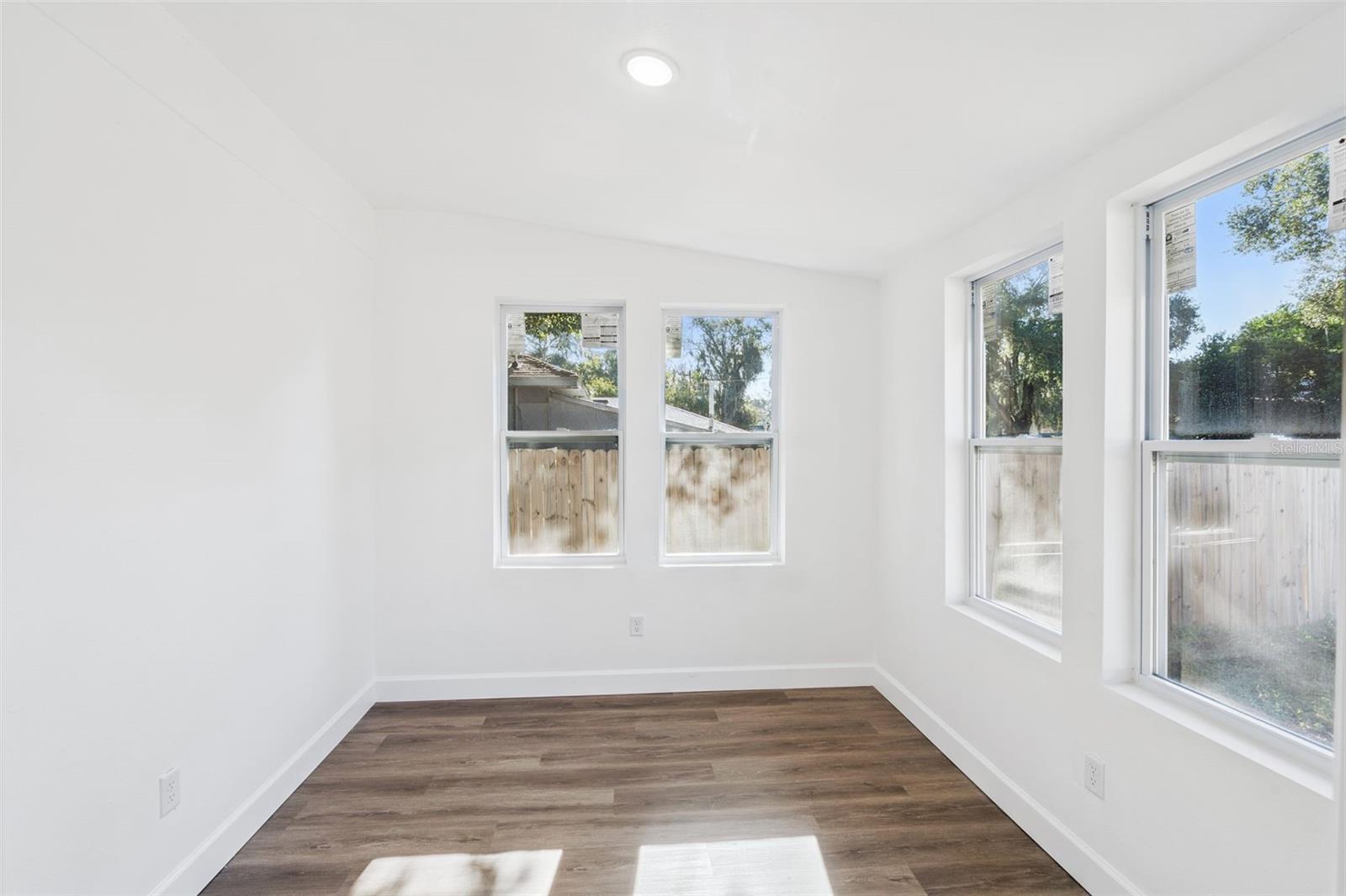 GROVELAND - Residential