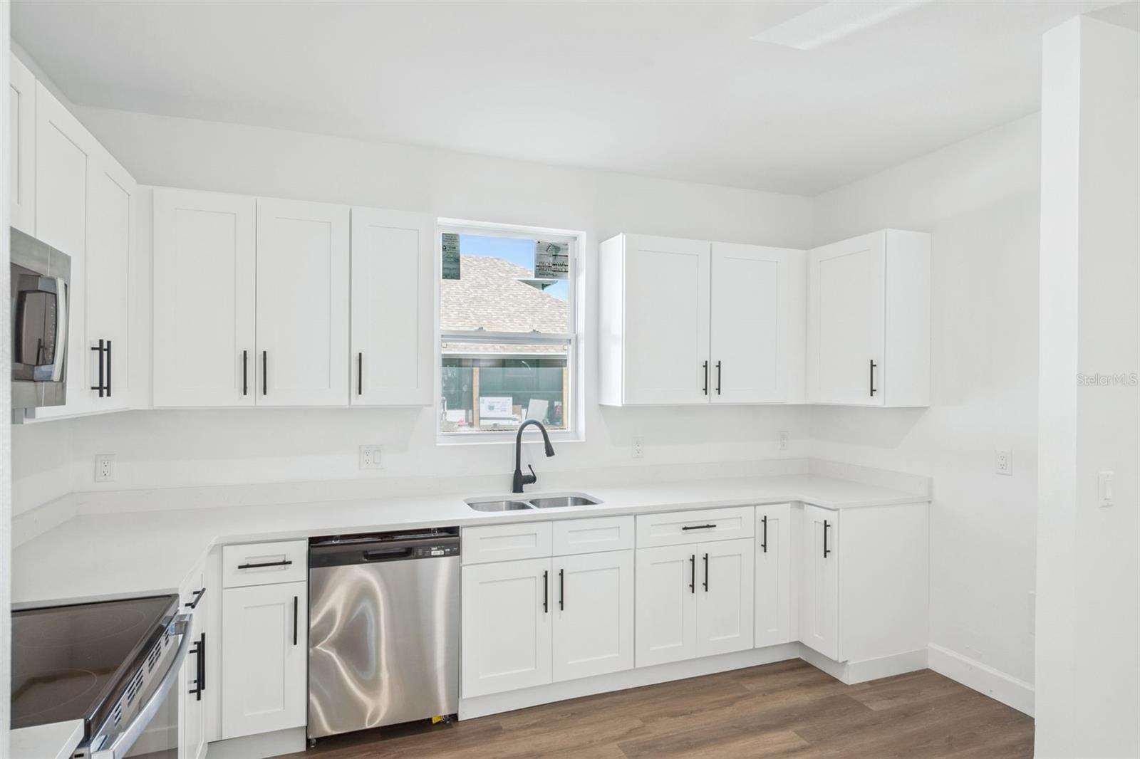 GROVELAND - Residential