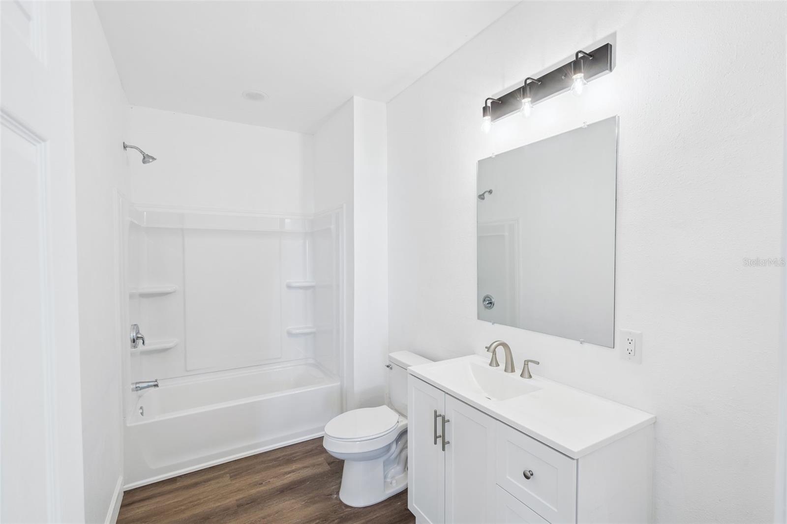 GROVELAND - Residential