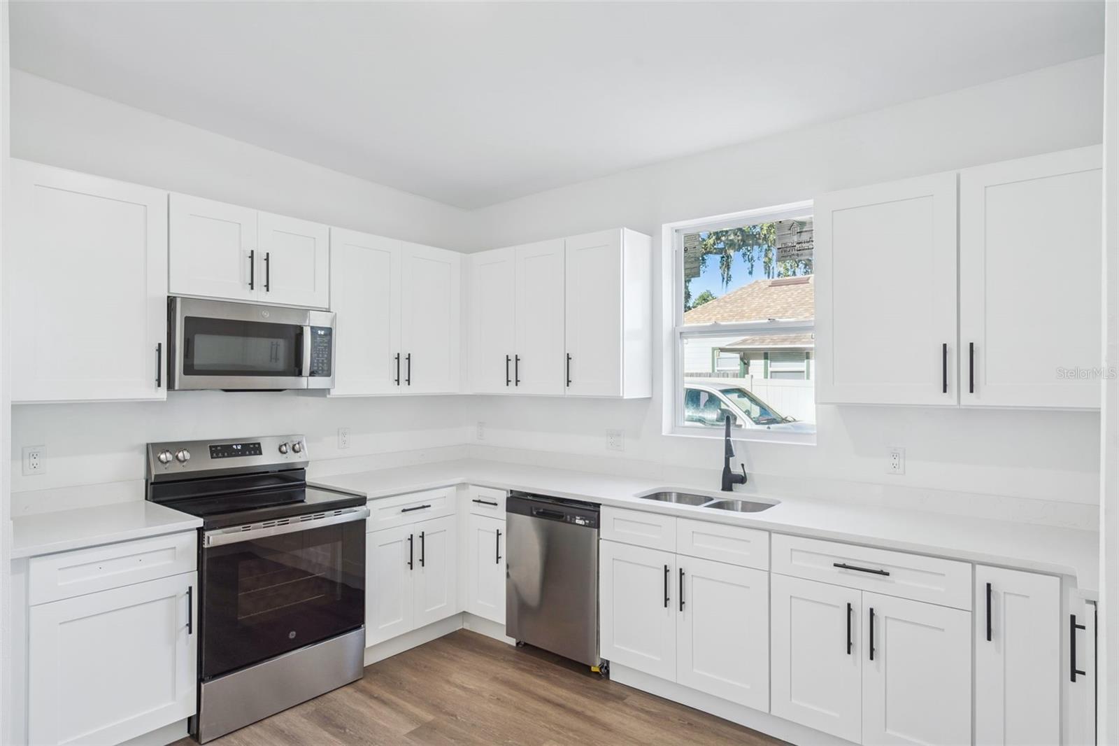 GROVELAND - Residential