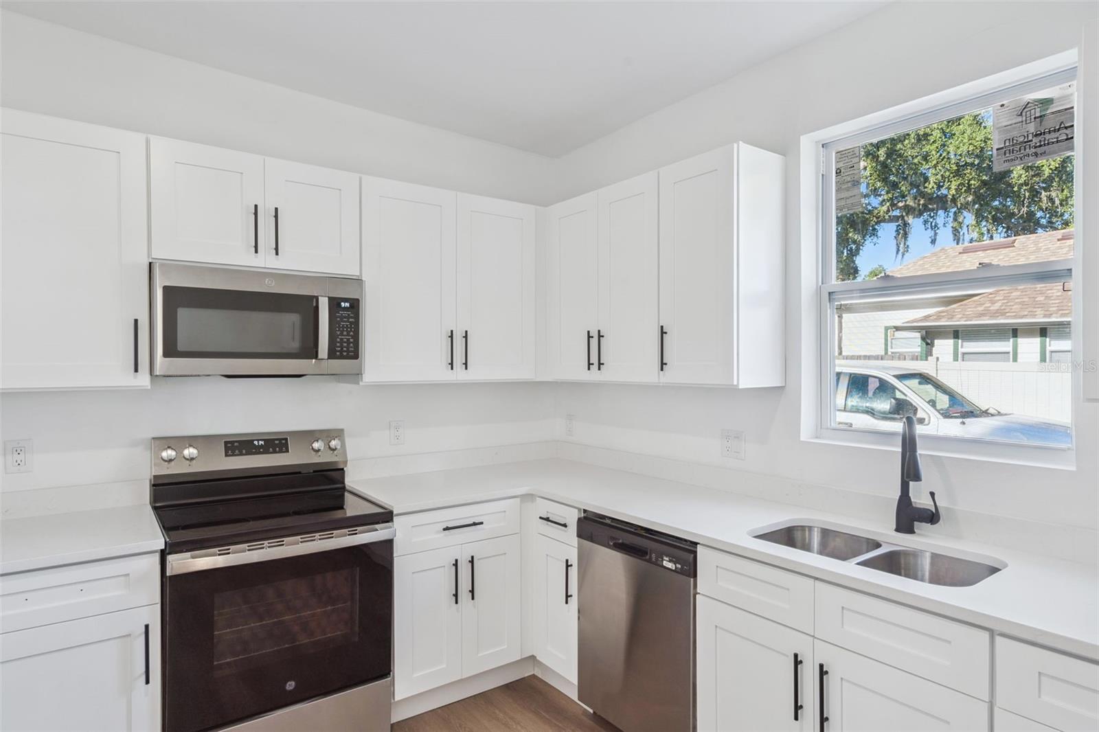 GROVELAND - Residential