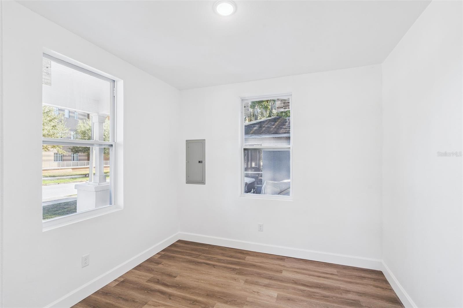 GROVELAND - Residential