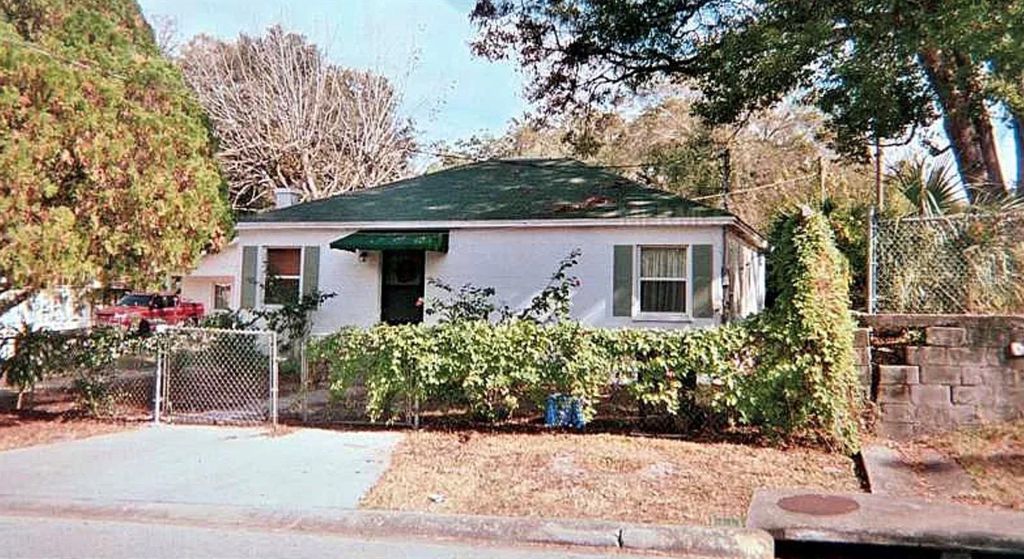 Photo of 7305 N Taliaferro Avenue, Tampa, FL 33604 (MLS # J999530)