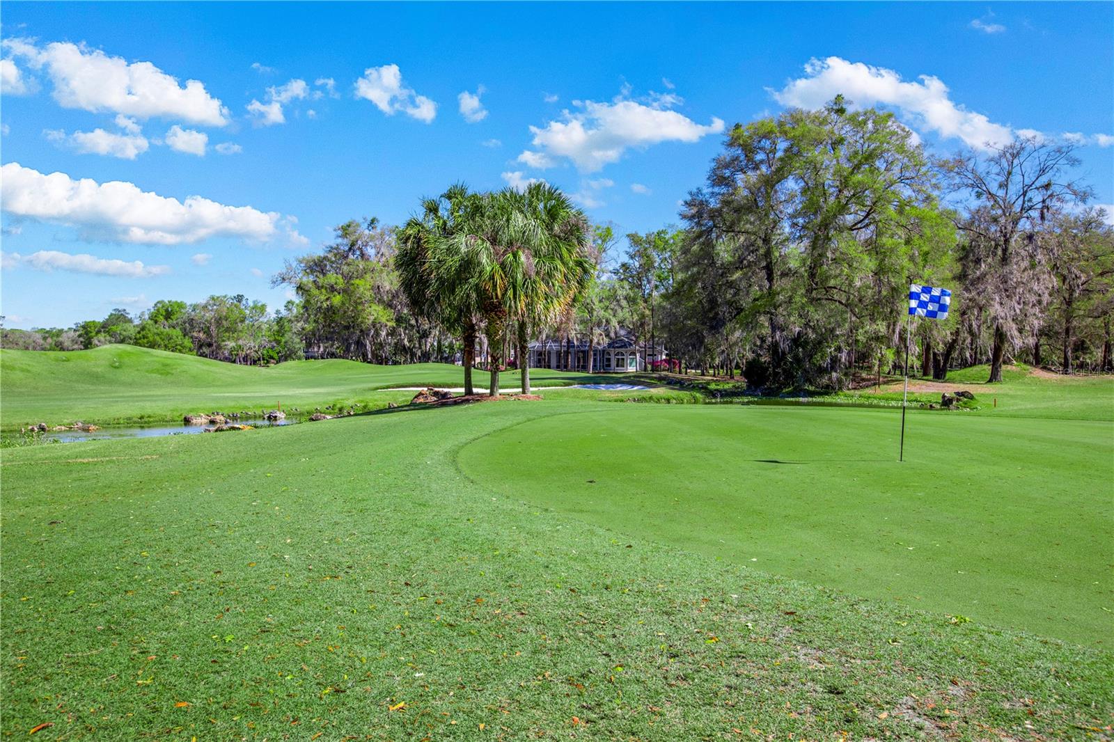 THE LINKS - Residential