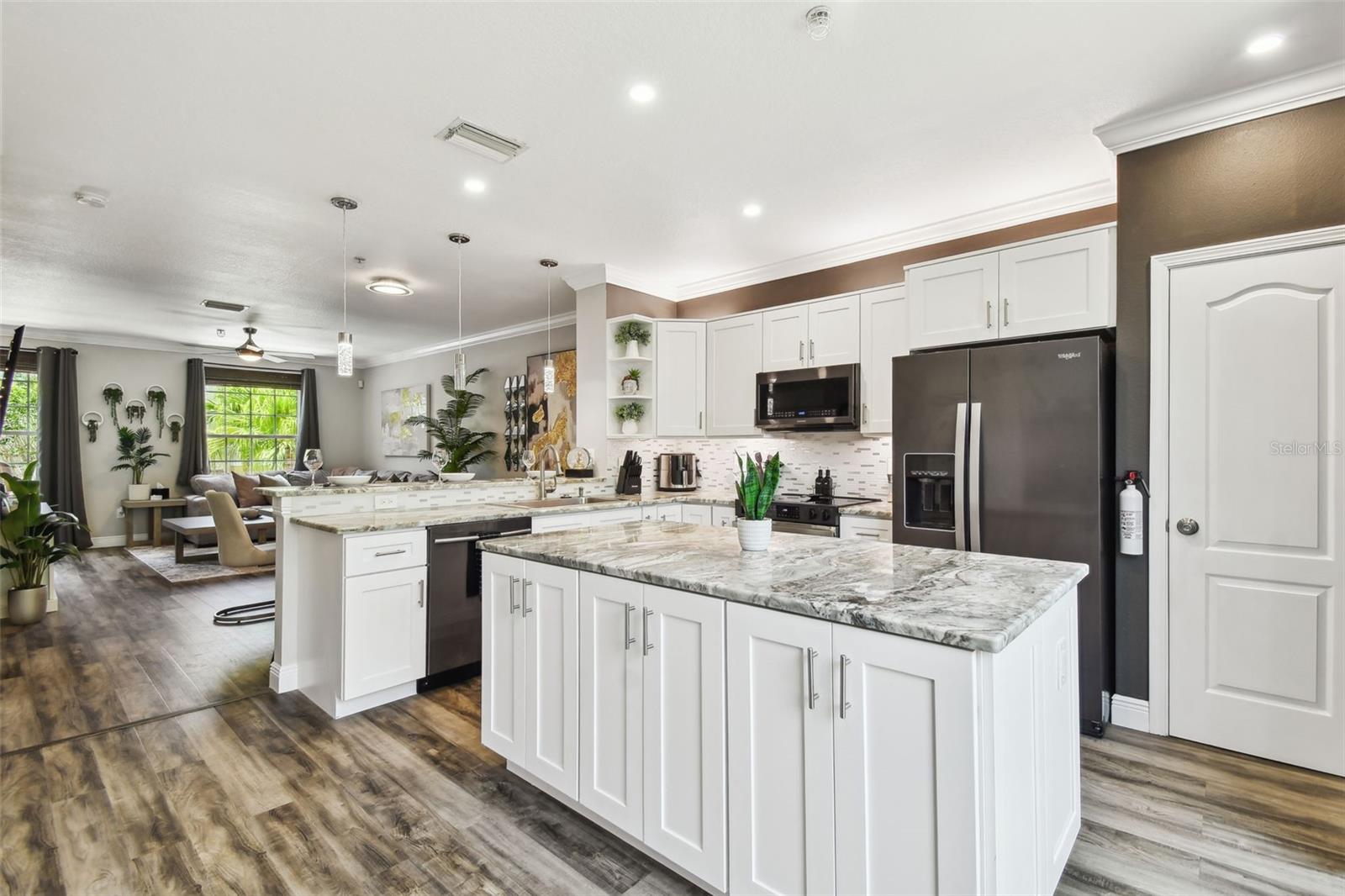 BAYSHORE WEST - Residential