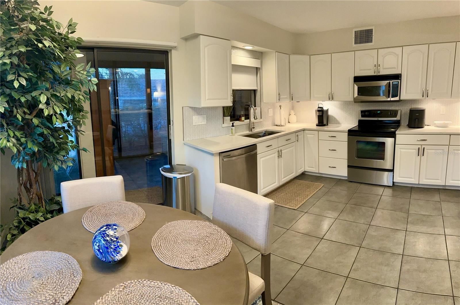 BAY HOLLOW - Residential Lease