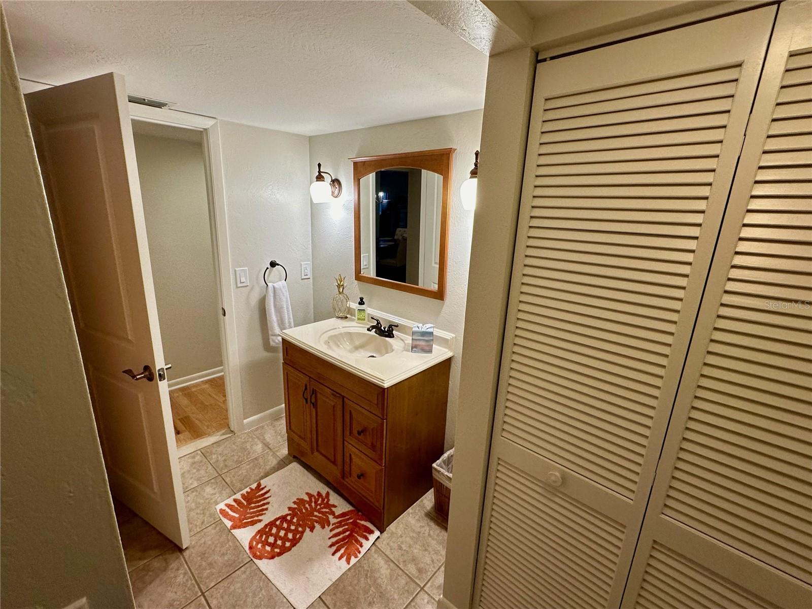 BAY HOLLOW - Residential Lease