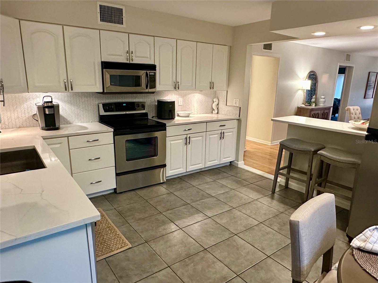 BAY HOLLOW - Residential Lease