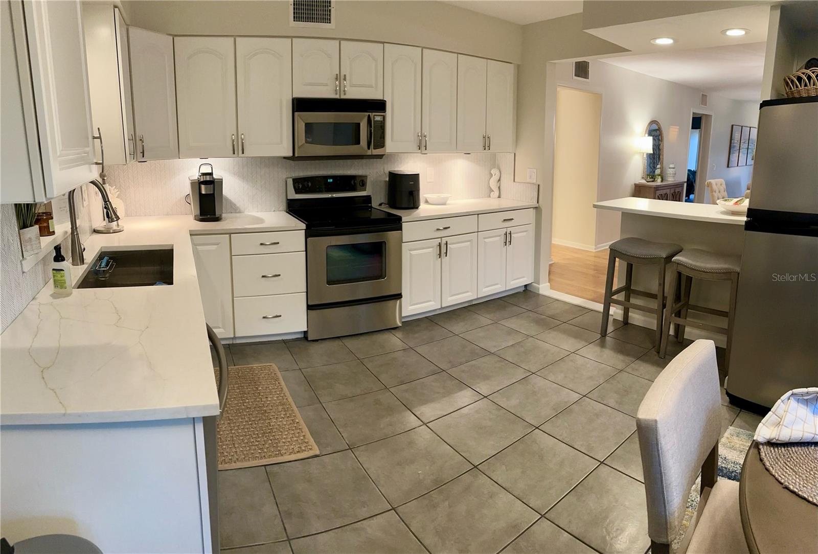 BAY HOLLOW - Residential Lease