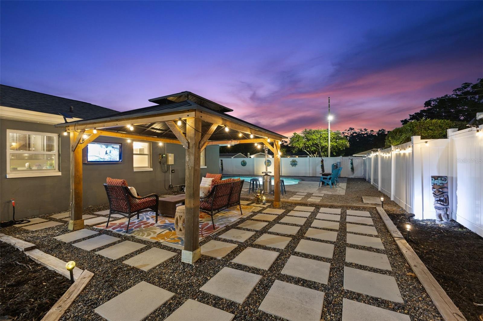 895 JOAN STREET