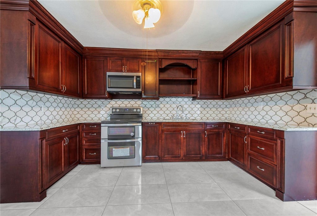 Photo of 6 E Magnolia Street, Davenport, FL 33837 (MLS # L4964637)