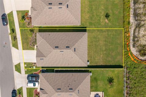 A home in LAKELAND