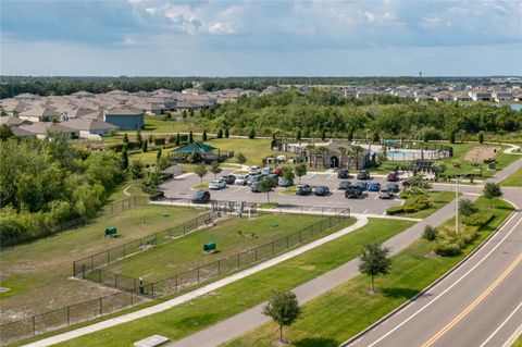 A home in LAKELAND