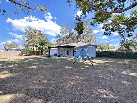 A home in LAKELAND