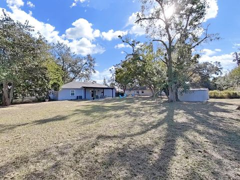 A home in LAKELAND