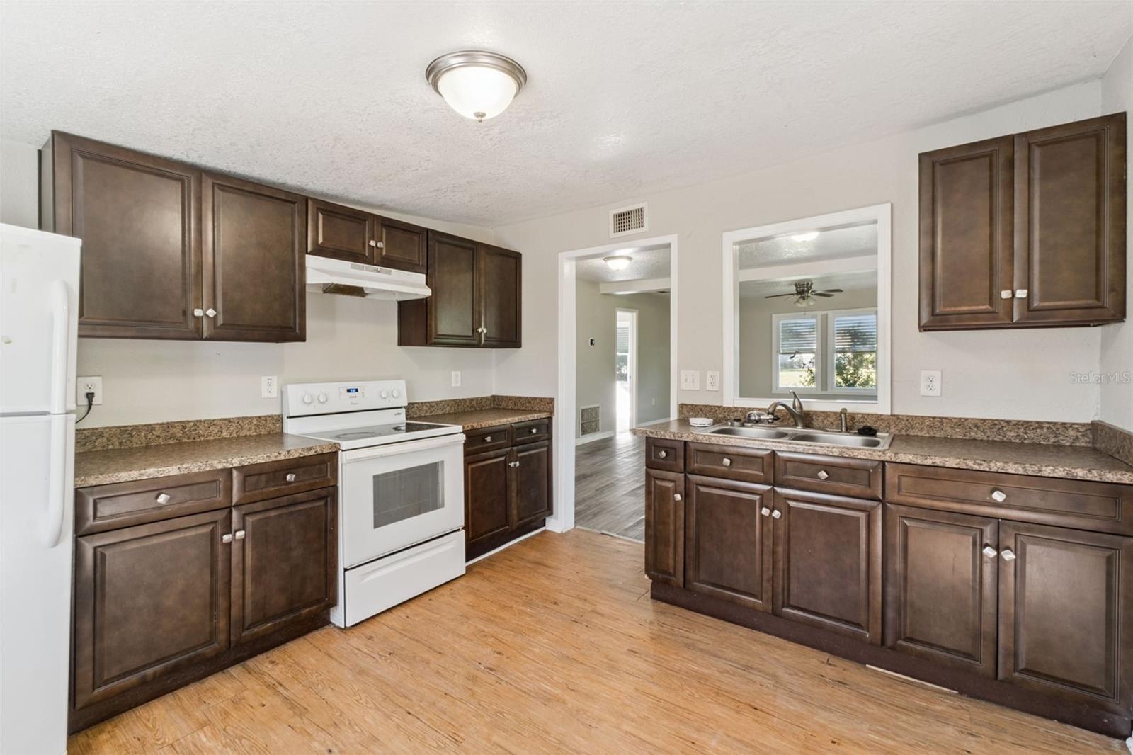 EAST UMATILLA - Residential Lease