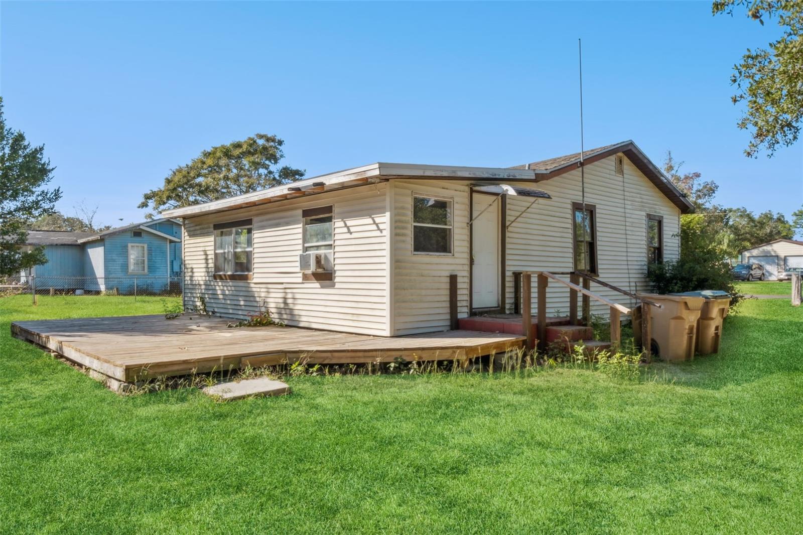 EAST UMATILLA - Residential Lease