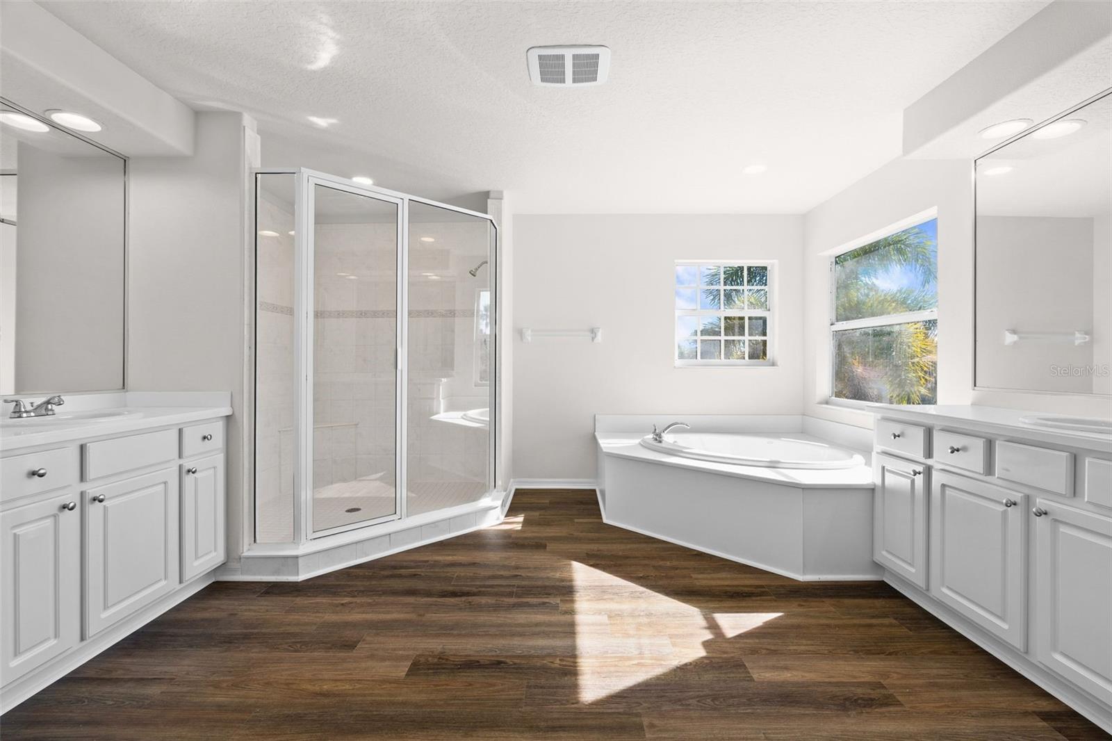 RIVENDELL THE WOODLANDS - Residential