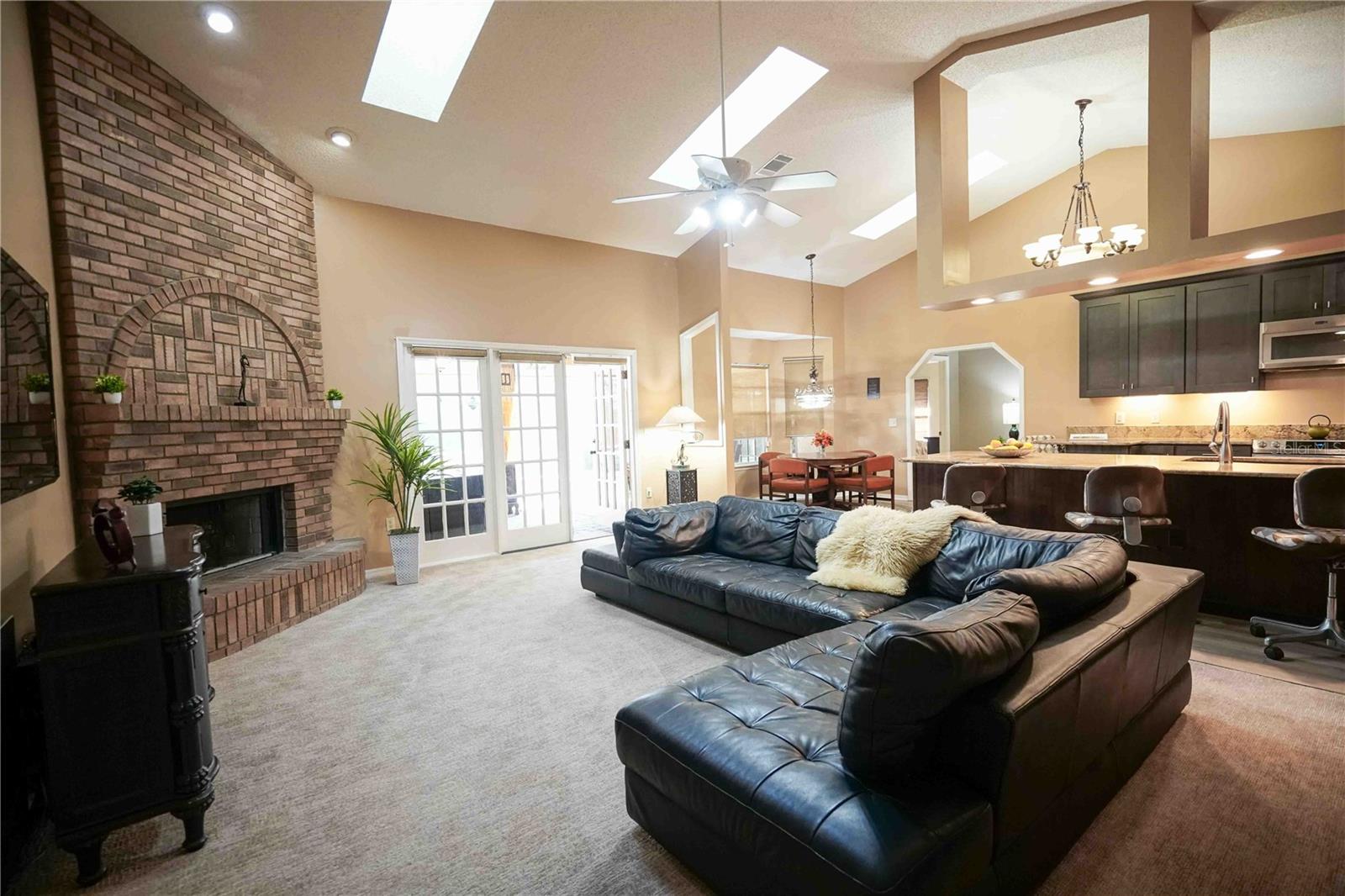 Casas a venda 4 - Jen Dantas 4433 WINDERWOOD CIRCLE