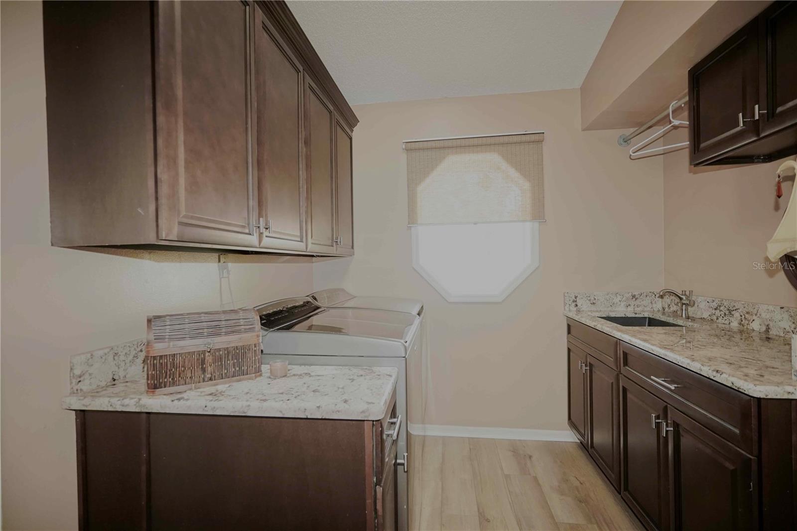 Casas a venda 3 - Jen Dantas 4433 WINDERWOOD CIRCLE