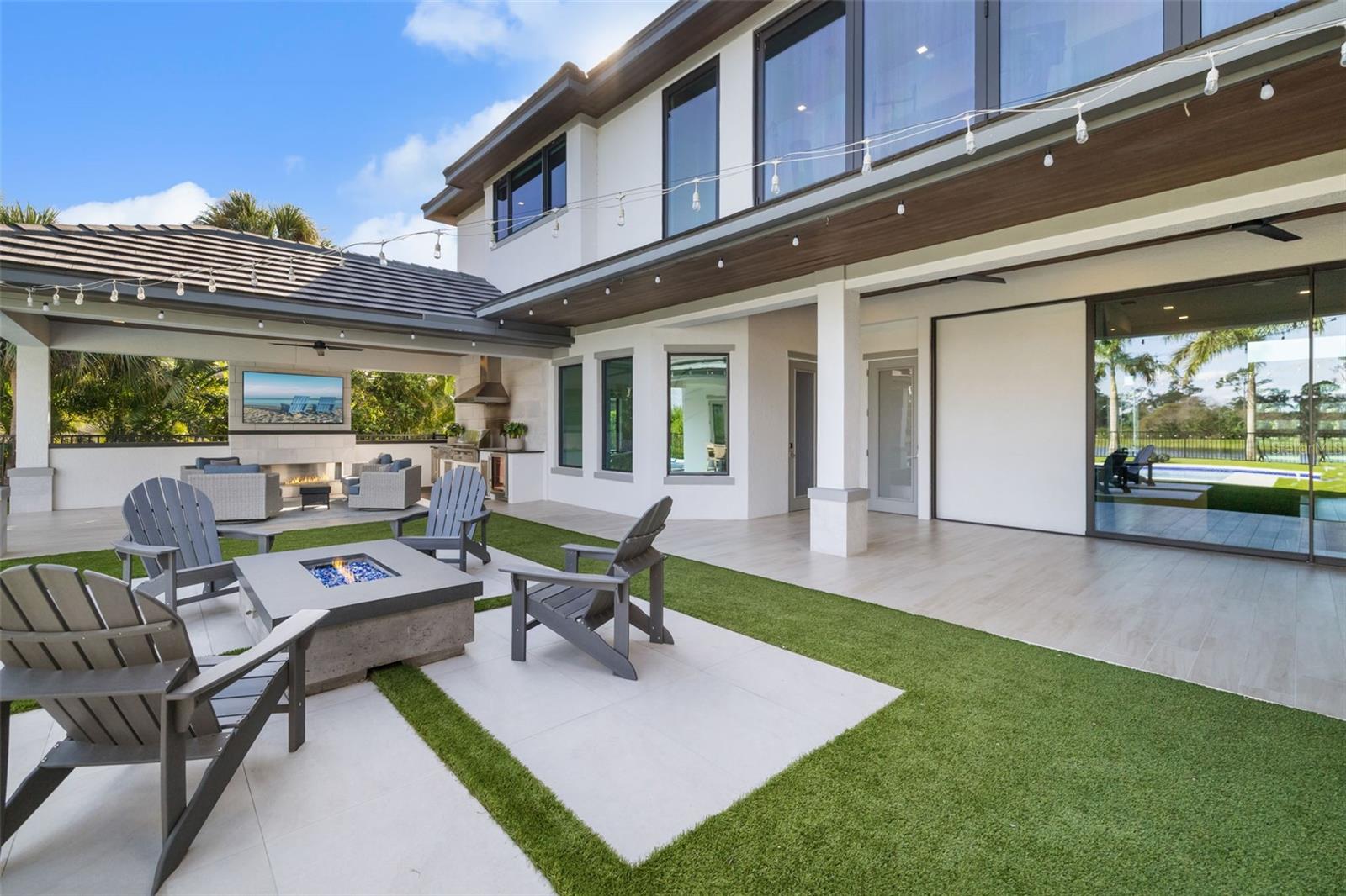 FOUNDERS CLUB - Residential