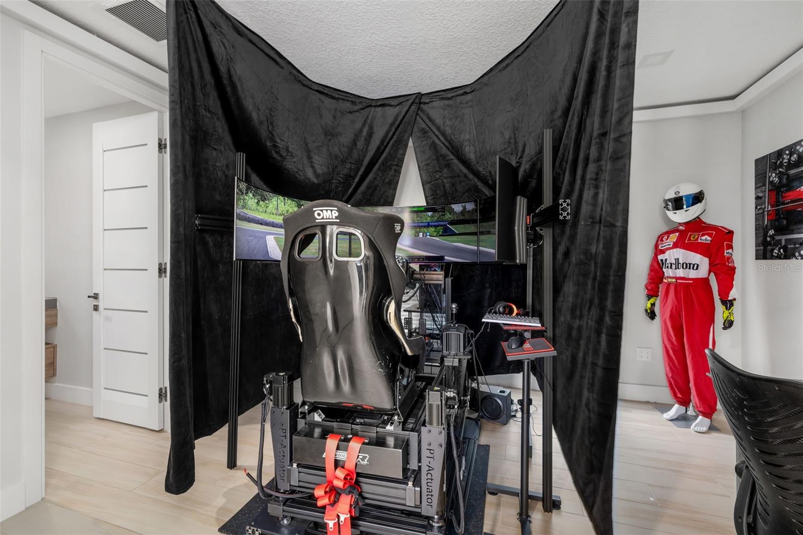 FOUNDERS CLUB - Residential