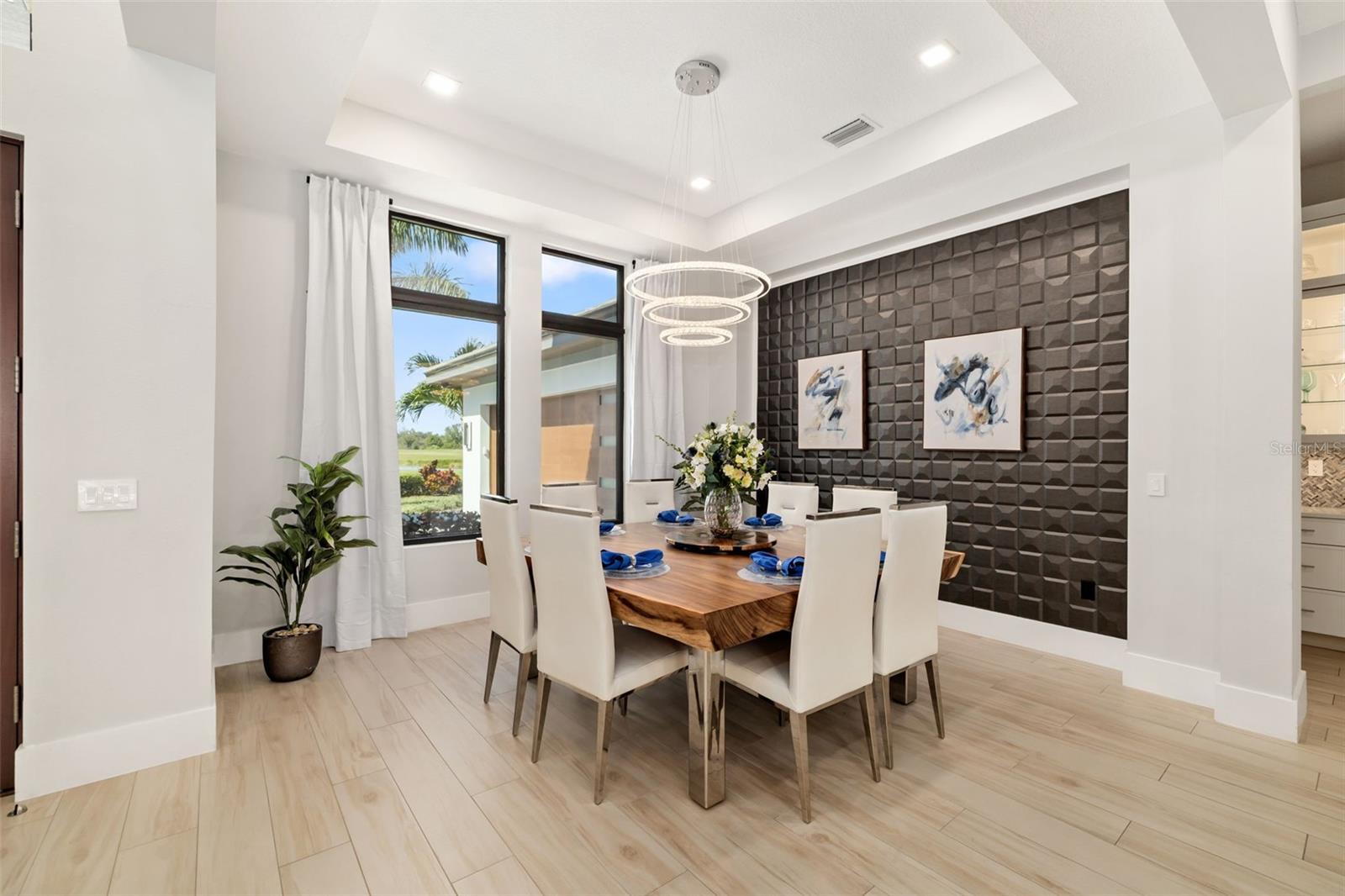 FOUNDERS CLUB - Residential