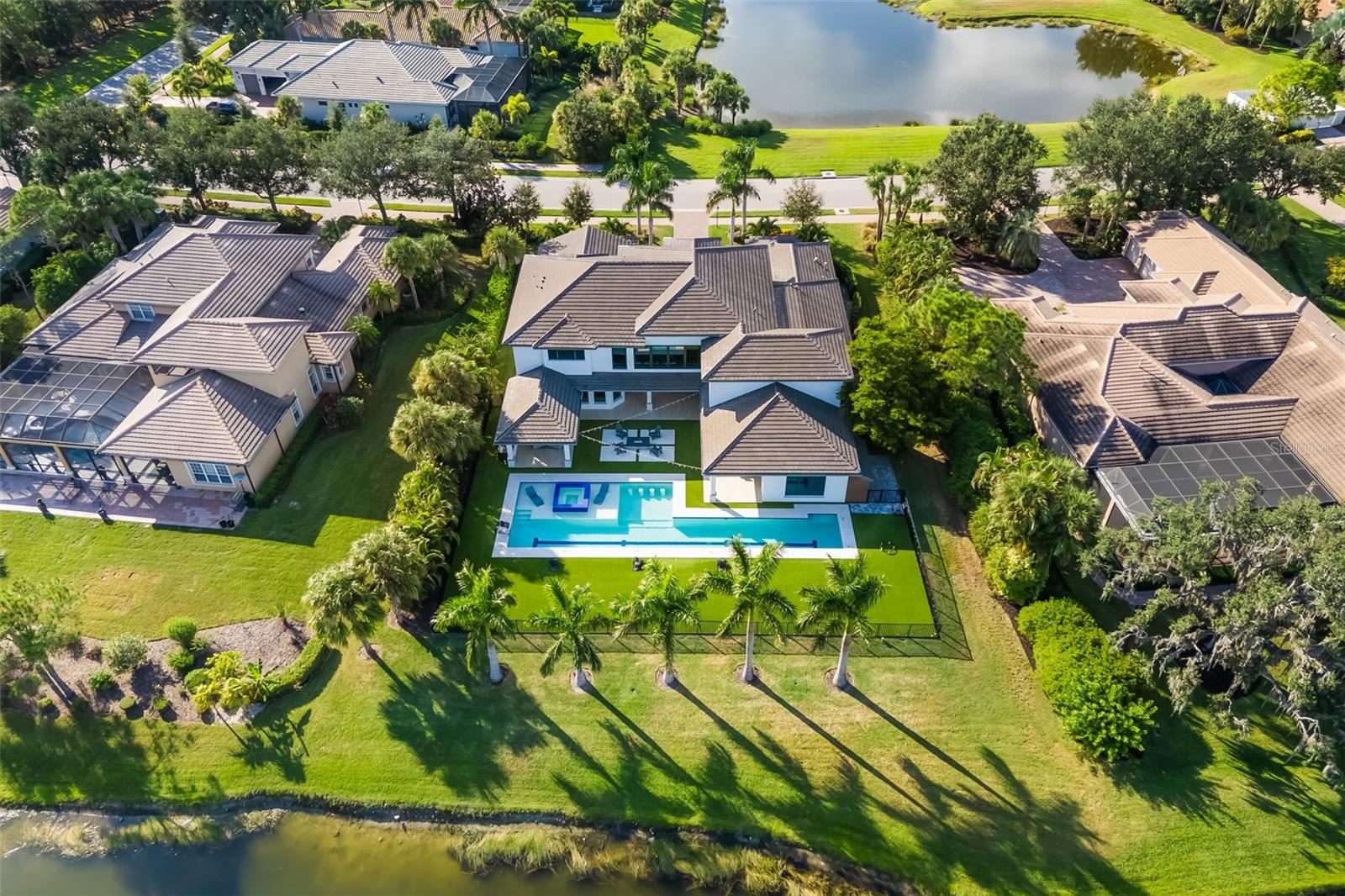 FOUNDERS CLUB - Residential