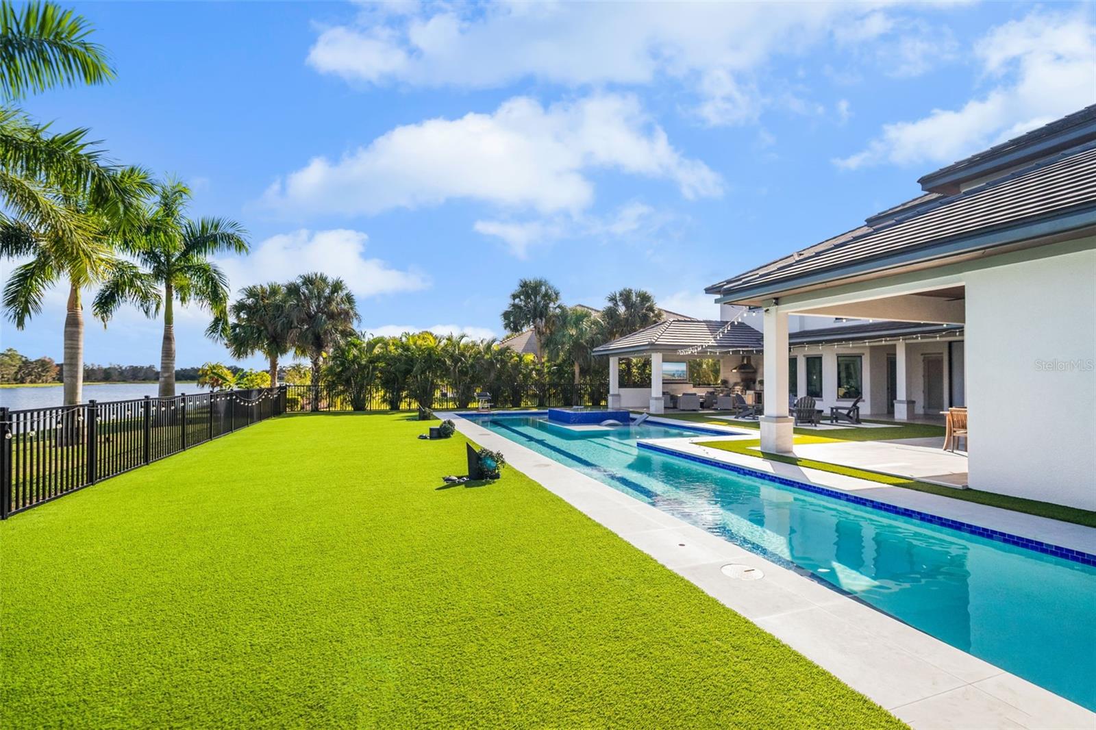 FOUNDERS CLUB - Residential