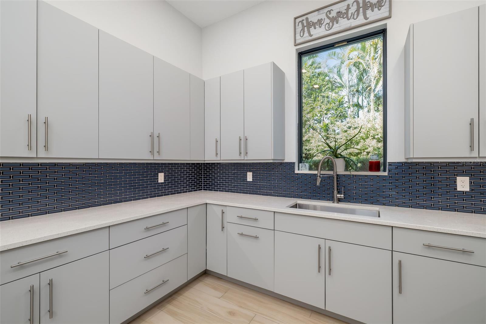 FOUNDERS CLUB - Residential