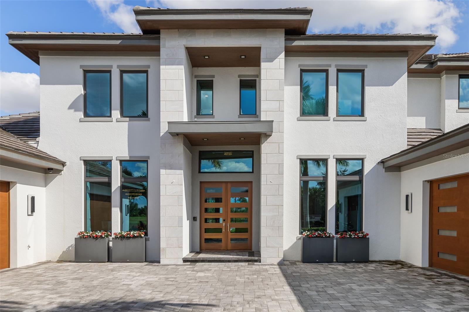 FOUNDERS CLUB - Residential