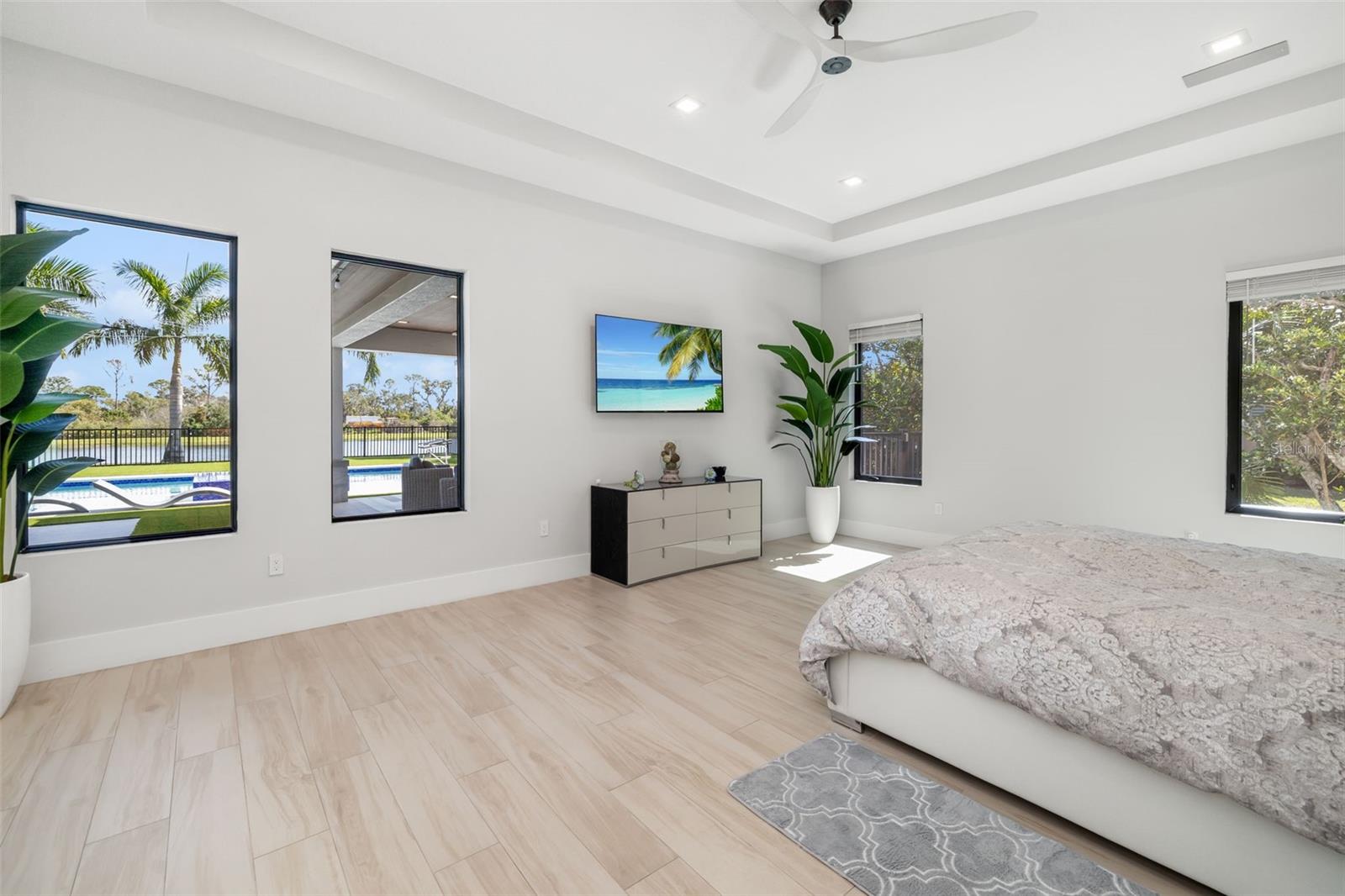 FOUNDERS CLUB - Residential