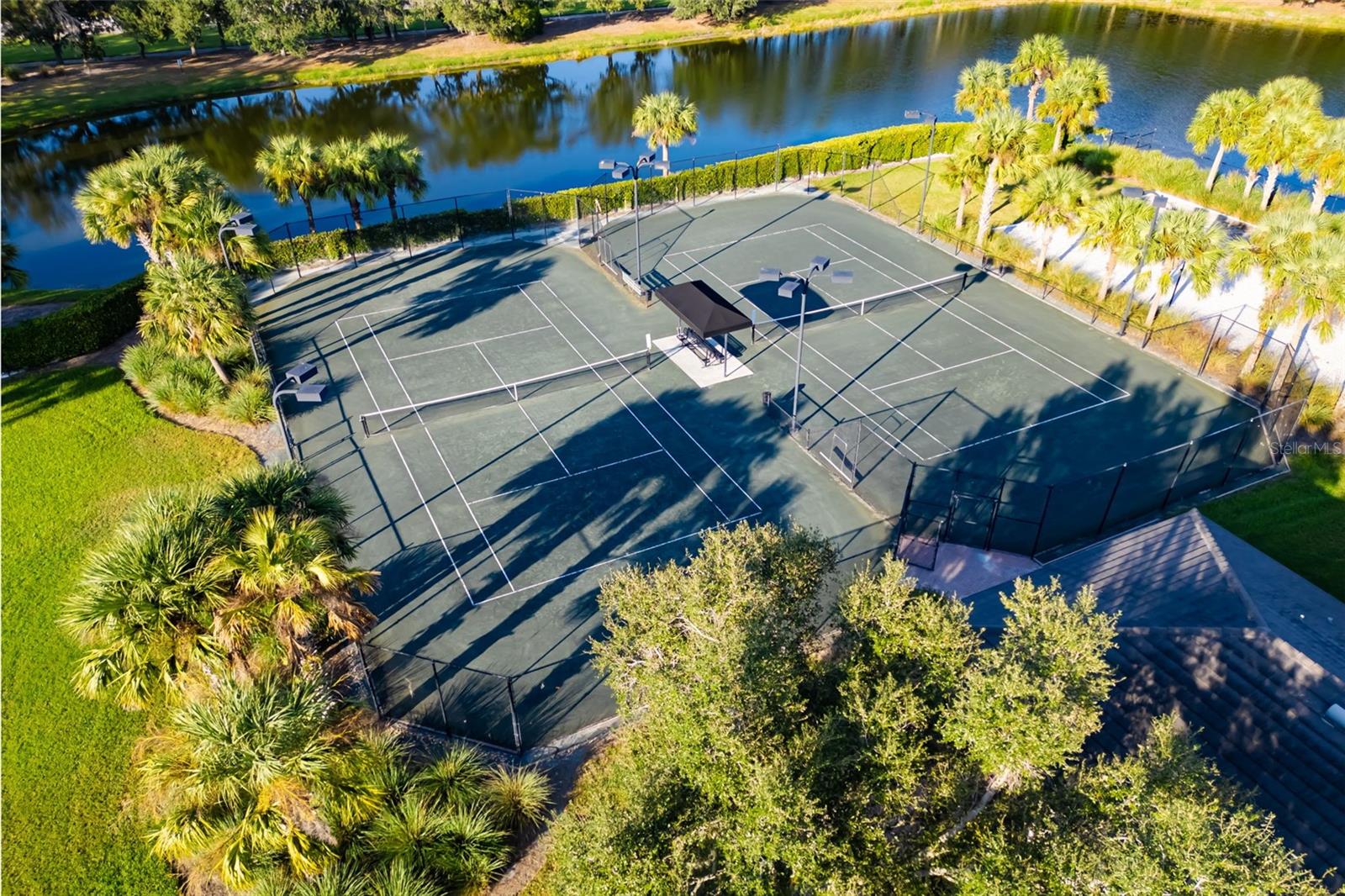 FOUNDERS CLUB - Residential