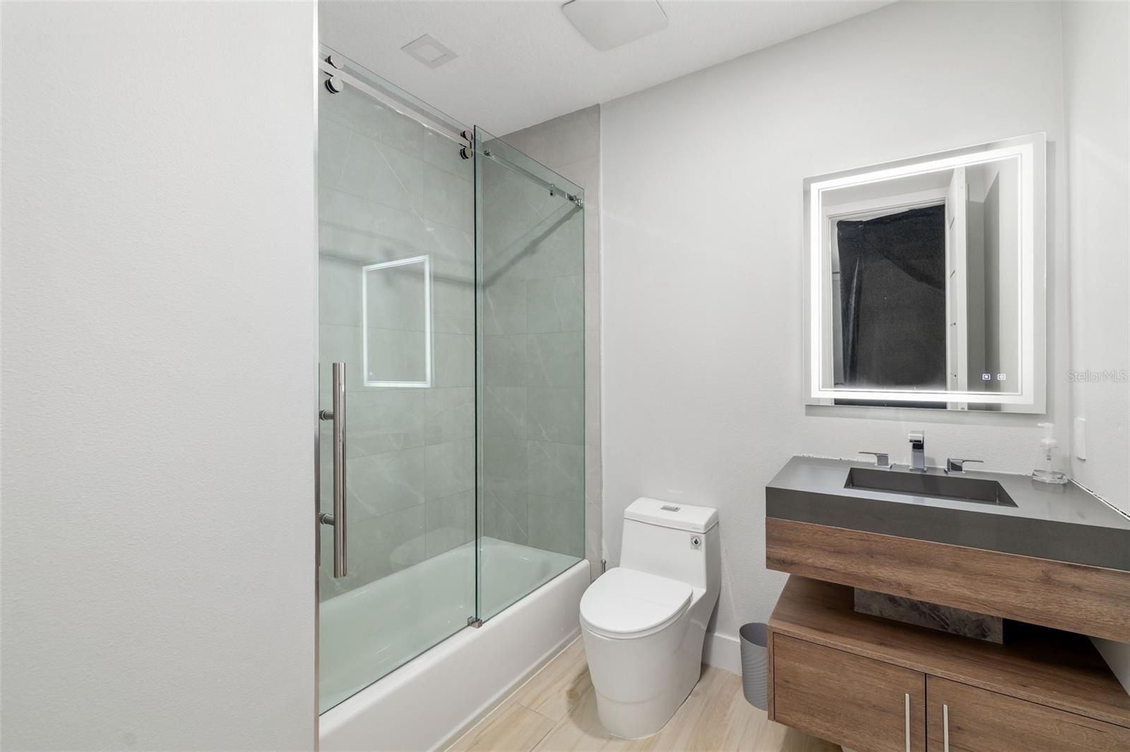 FOUNDERS CLUB - Residential