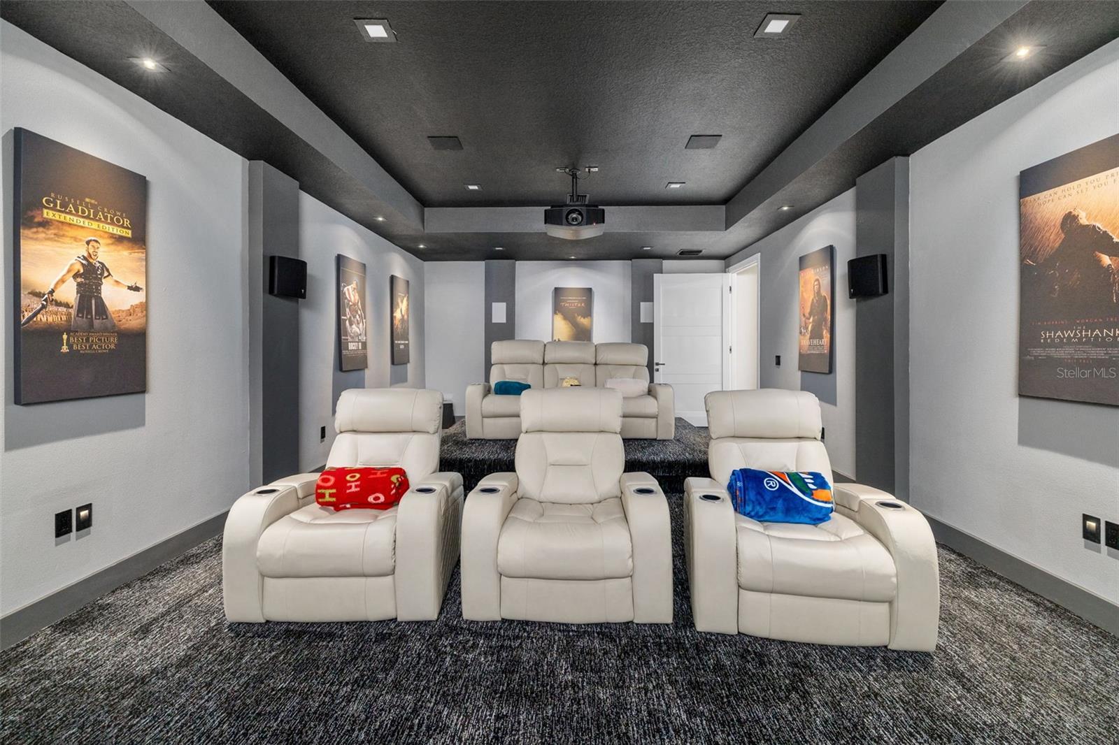 FOUNDERS CLUB - Residential