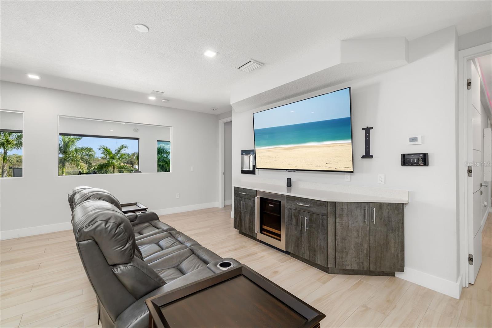 FOUNDERS CLUB - Residential