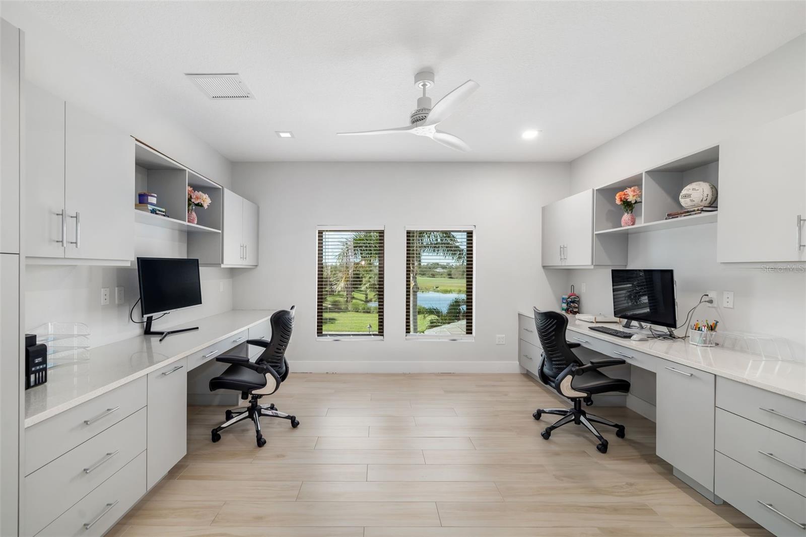 FOUNDERS CLUB - Residential