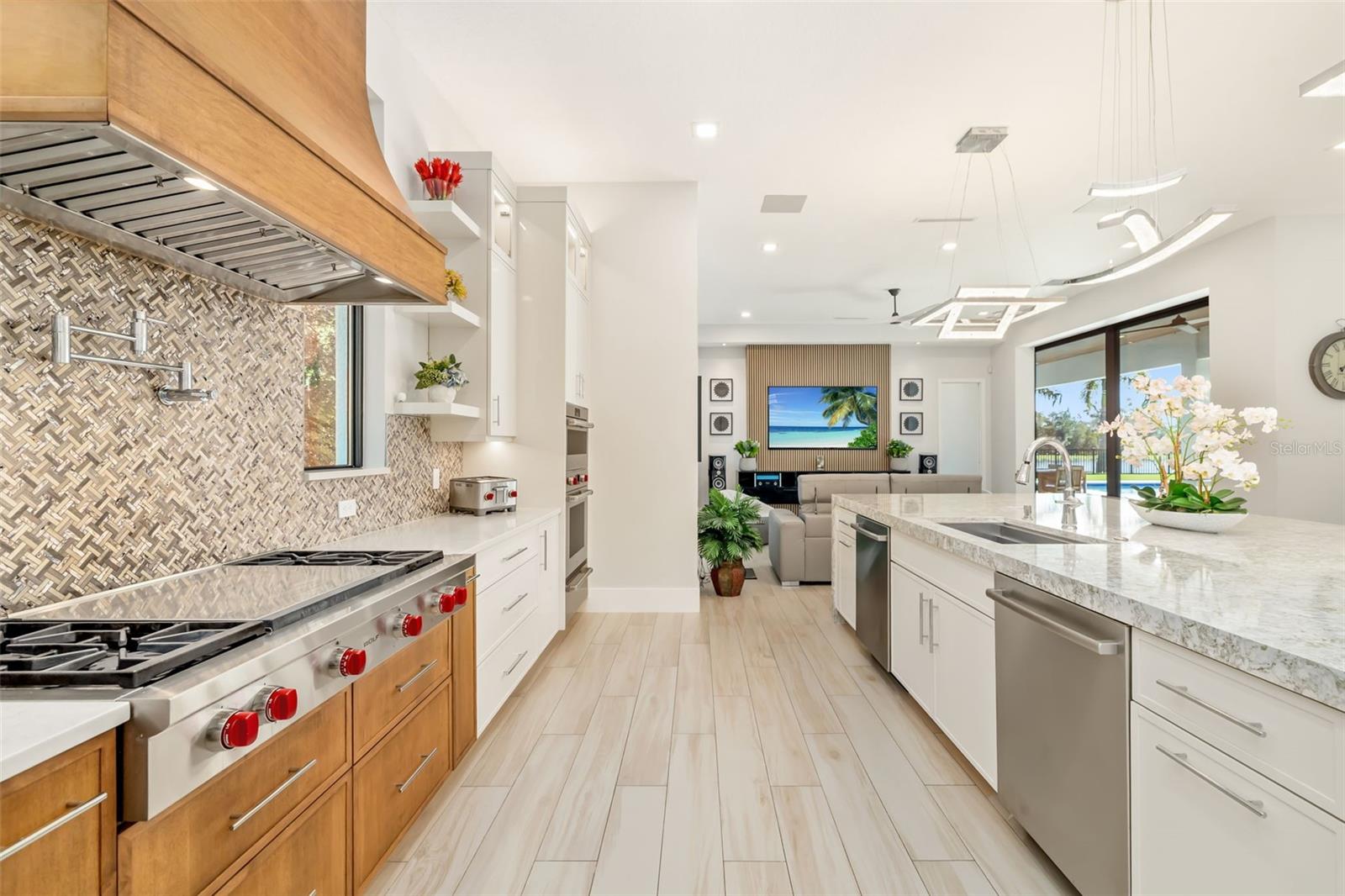 FOUNDERS CLUB - Residential