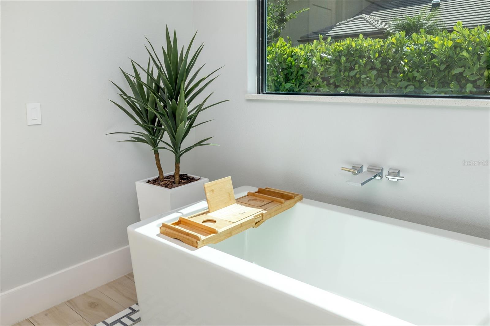 FOUNDERS CLUB - Residential