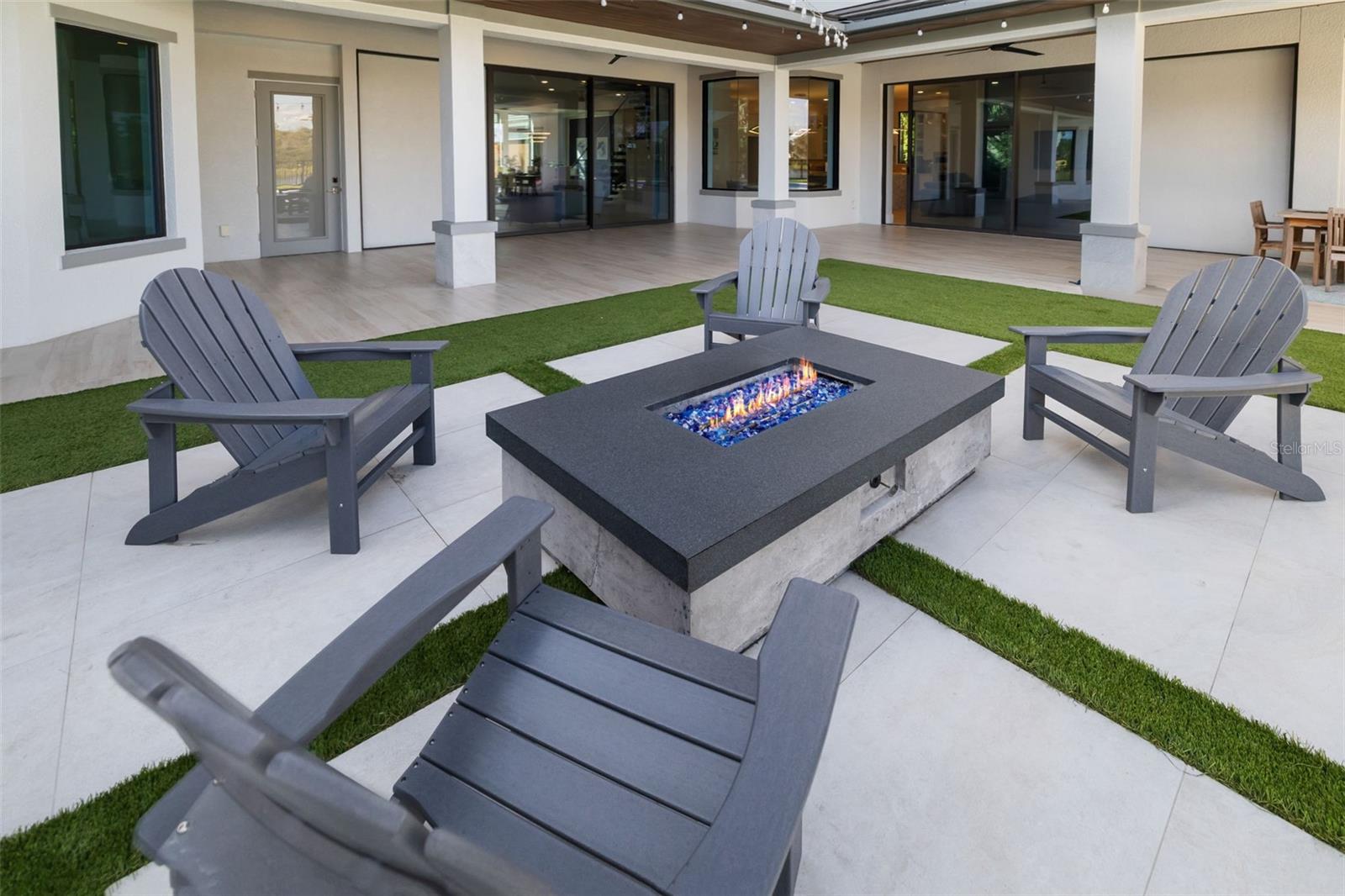 FOUNDERS CLUB - Residential