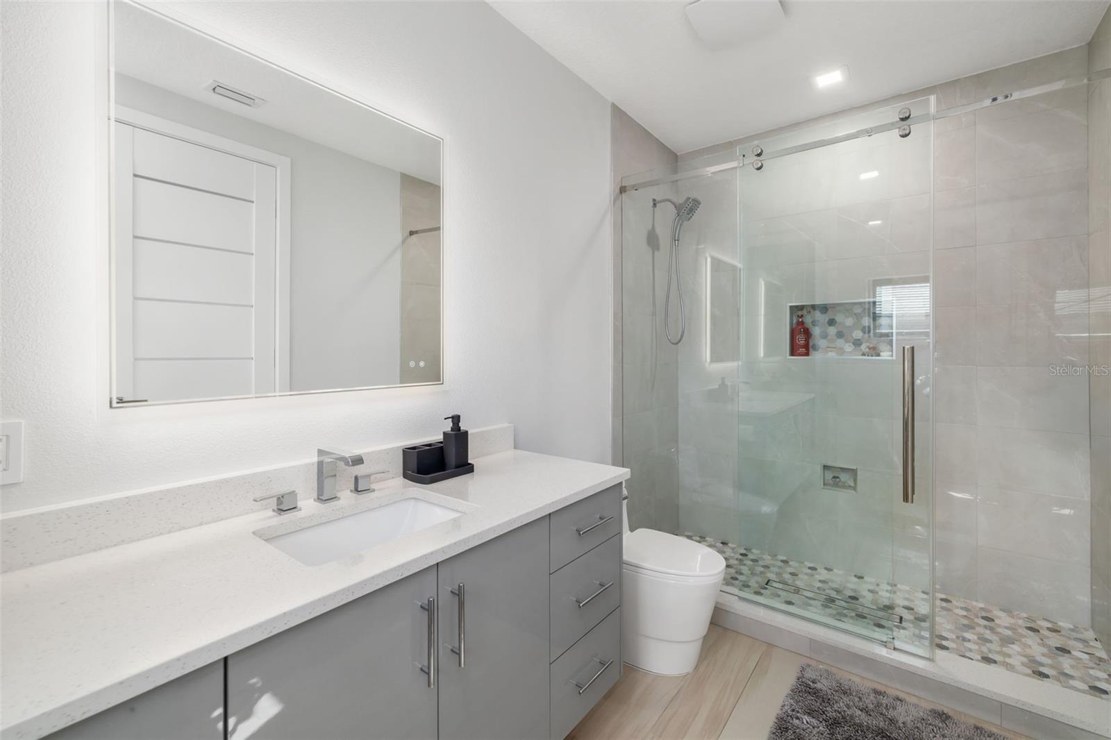 FOUNDERS CLUB - Residential