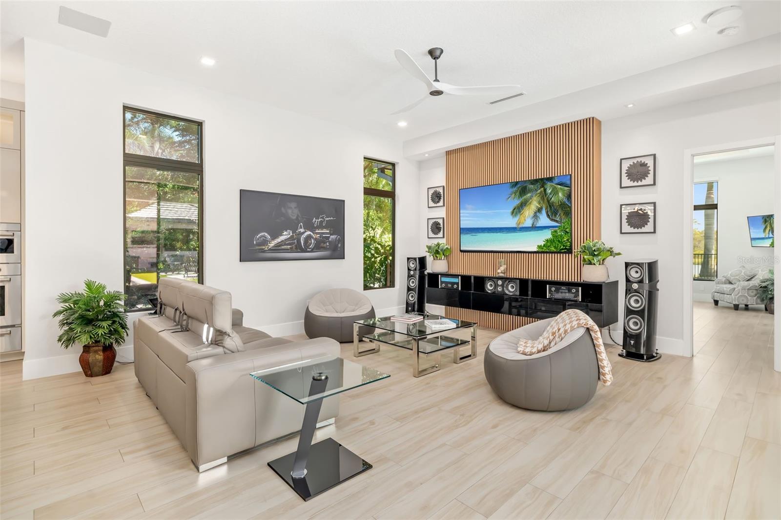 FOUNDERS CLUB - Residential